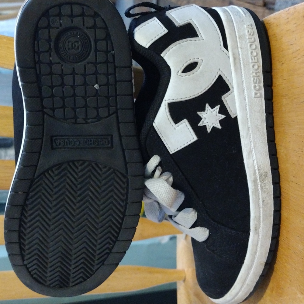 Kids skate board 🛹 sneakers